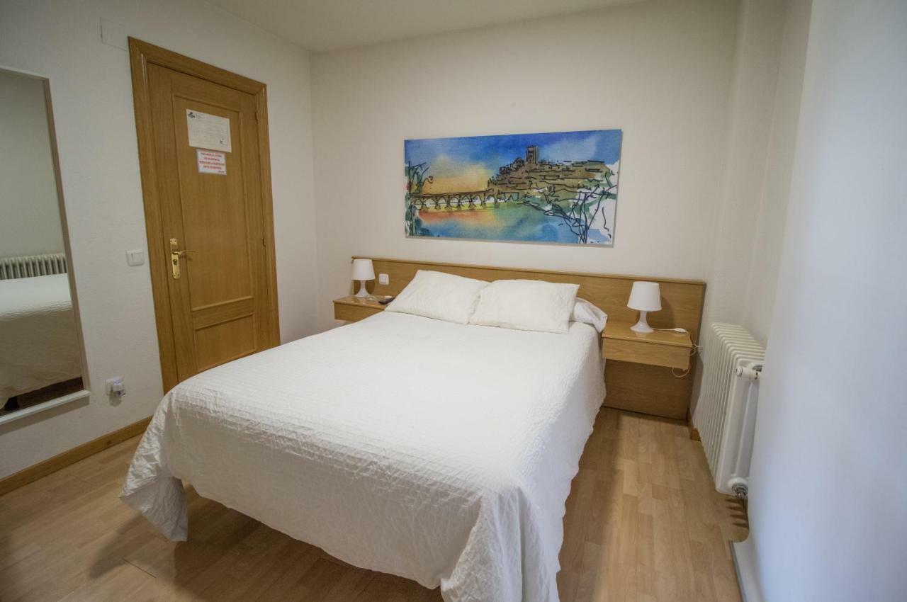 Pension Oasis Zamora Exteriör bild