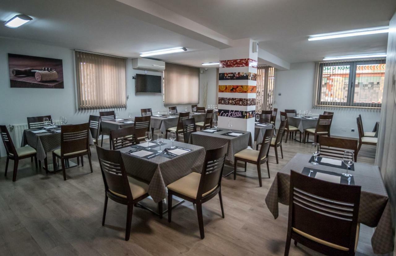 Pension Oasis Zamora Exteriör bild