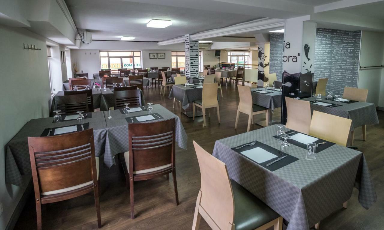 Pension Oasis Zamora Exteriör bild